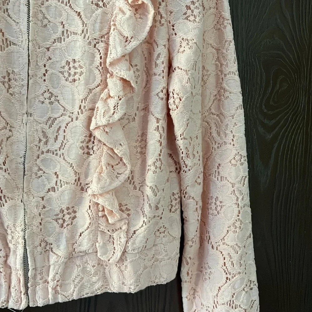 Jack by BB Dakota pale melon, crocheted jacket. Zipper front. Size Medium.
